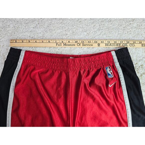 Vintage Chicago Bulls Team Nike Shorts Men’s Size Large Y2K - Picture 8 of 15